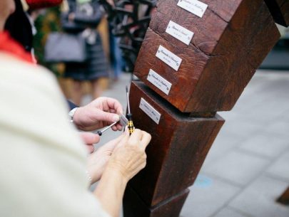 Hochzeitsskulptur Namensschild des Brautpaares